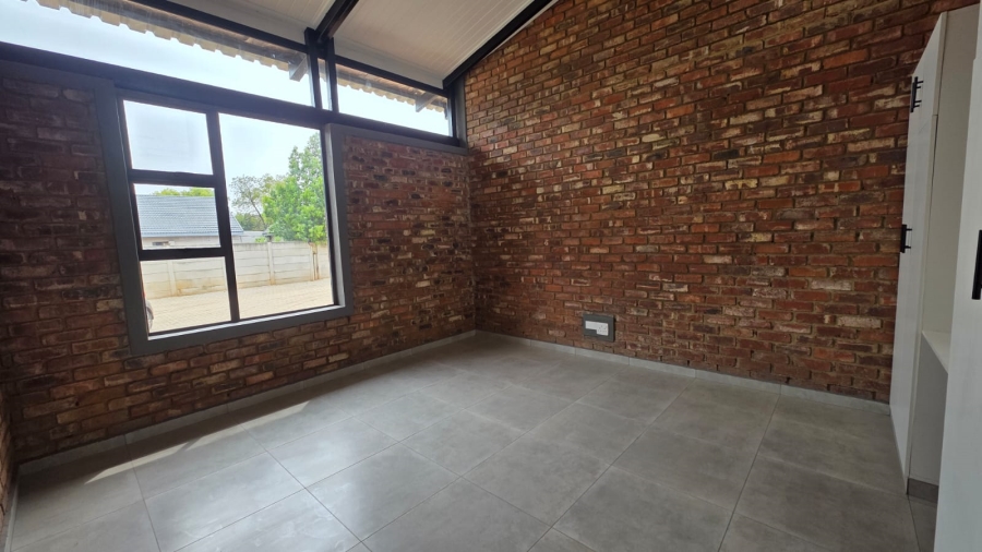 To Let 3 Bedroom Property for Rent in Flamwood North West